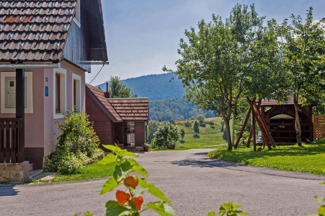 Andrea In Sertic Poljana - Haus Fuer 6 Personen พลิตวิชกา เยเซรา ภายนอก รูปภาพ