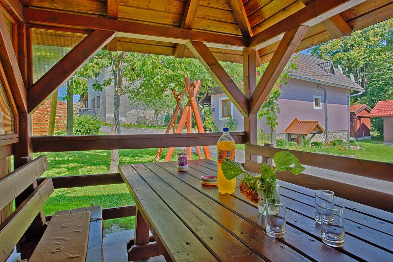 Andrea In Sertic Poljana - Haus Fuer 6 Personen พลิตวิชกา เยเซรา ภายนอก รูปภาพ