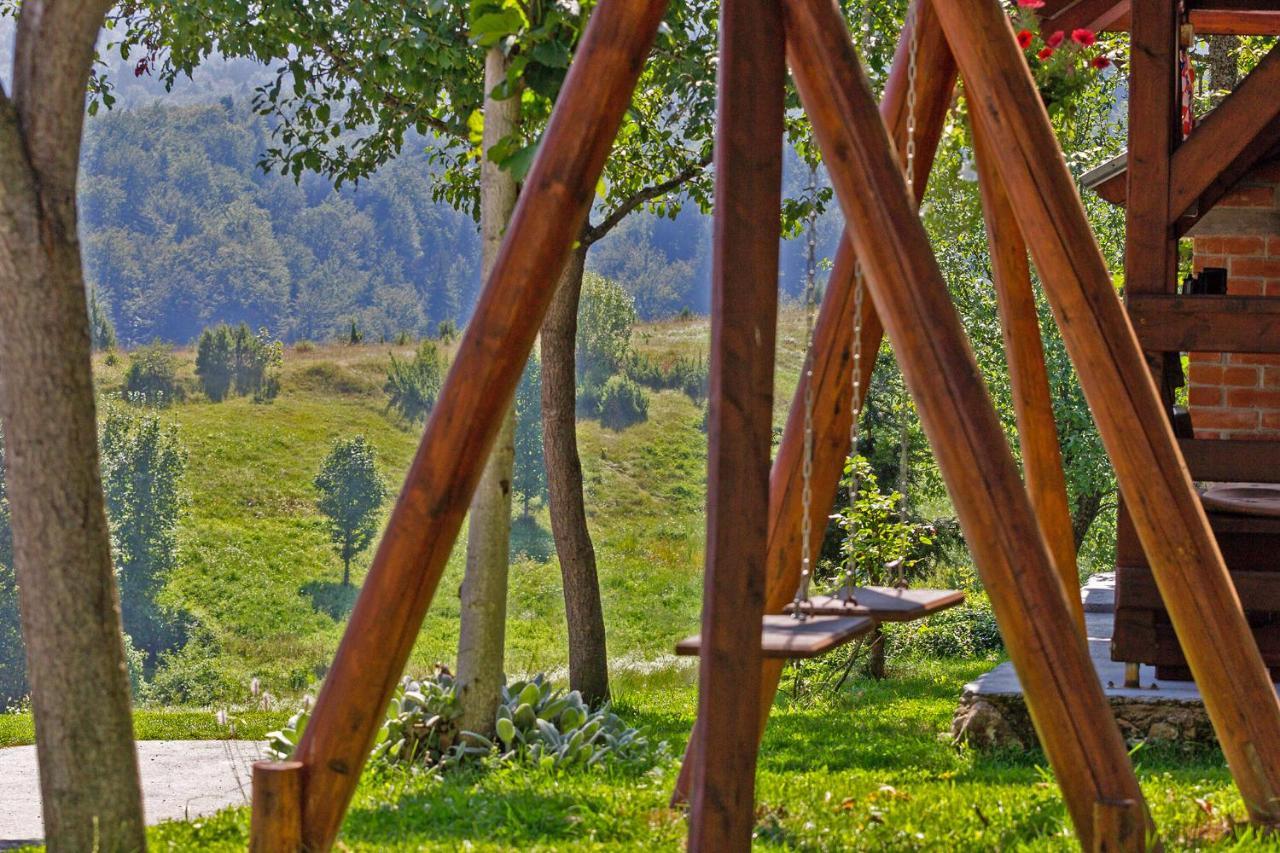 Andrea In Sertic Poljana - Haus Fuer 6 Personen พลิตวิชกา เยเซรา ภายนอก รูปภาพ