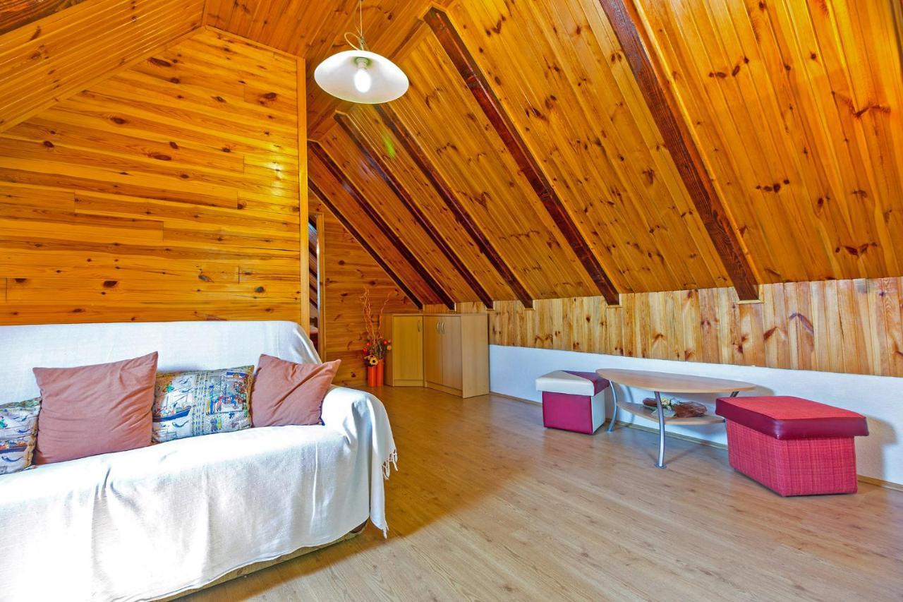 Andrea In Sertic Poljana - Haus Fuer 6 Personen พลิตวิชกา เยเซรา ภายนอก รูปภาพ